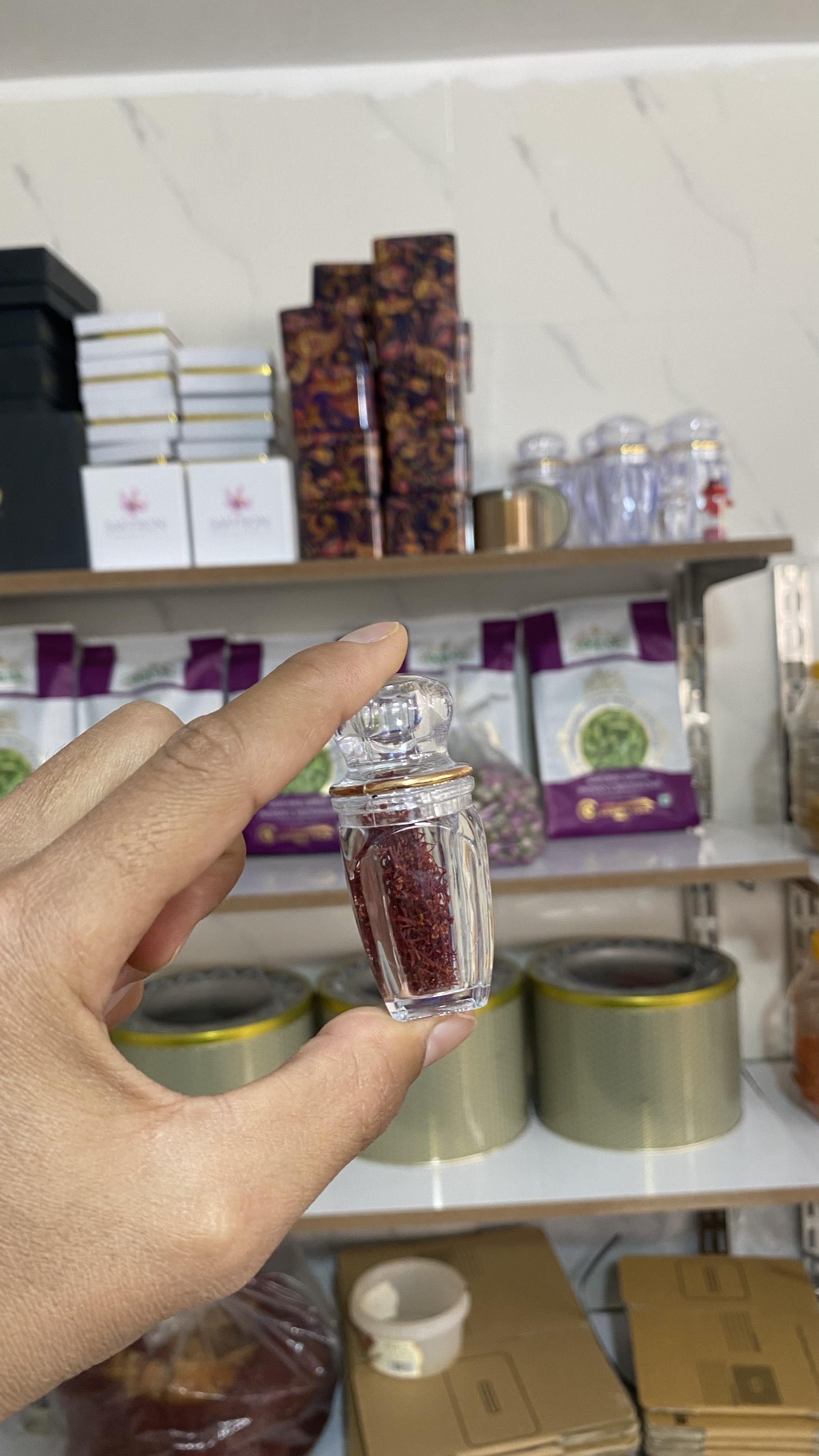  بسته بندی زعفران سرگل یک گرمی درجه یک