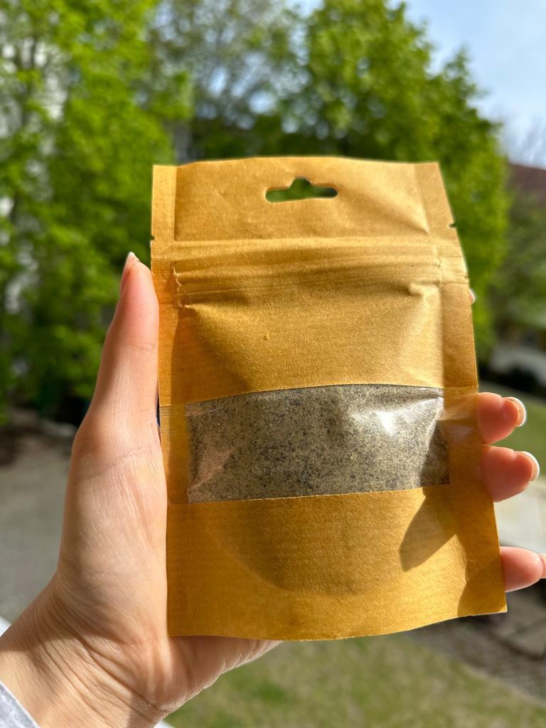  پودر هل ۵۰ گرمی درجه یک تهیه شده از هل اکبر بنفش درجه یک