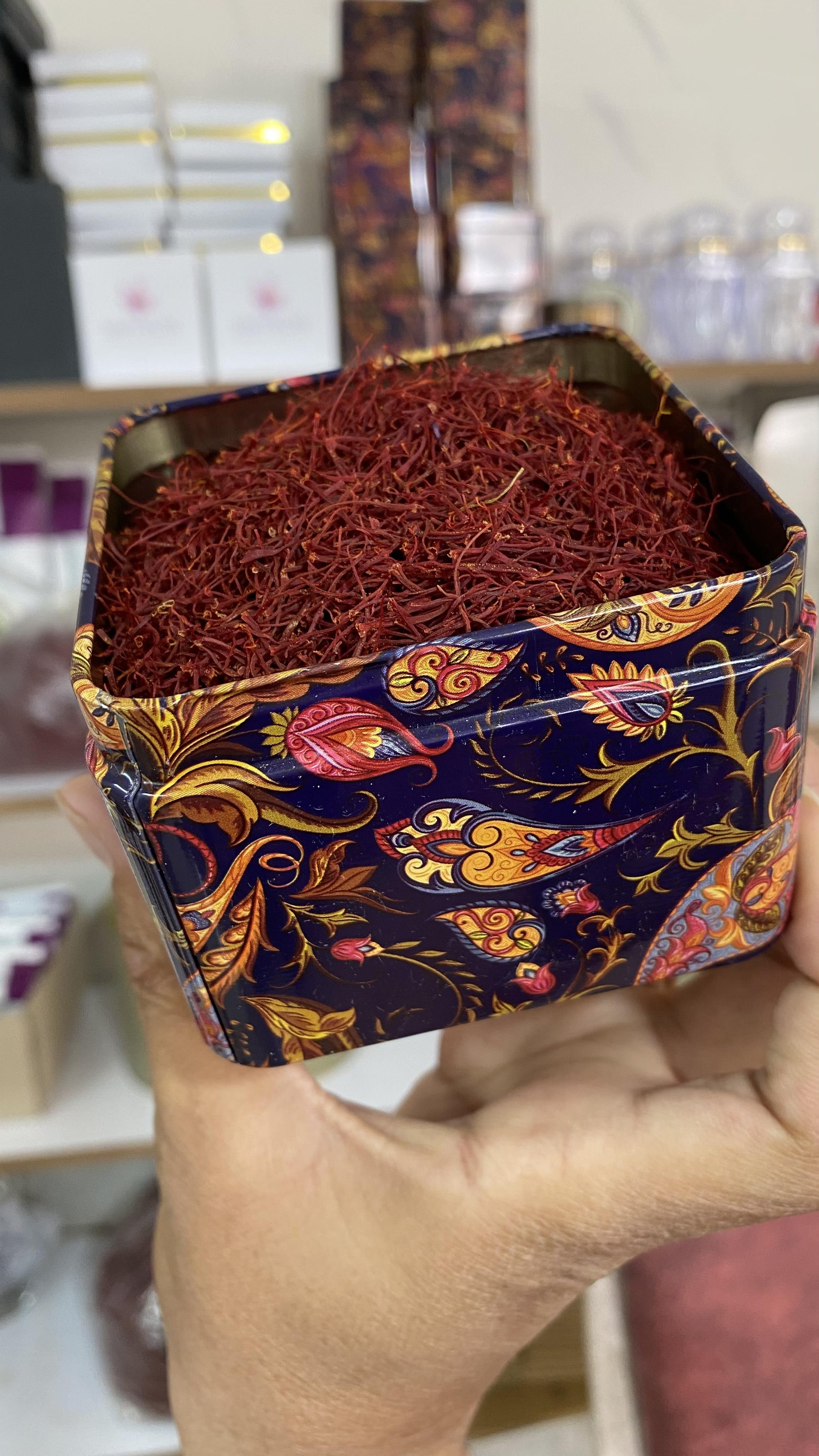  زعفران سرگل درجه یک ۴۰ گرمی بسته بندی خاتم 