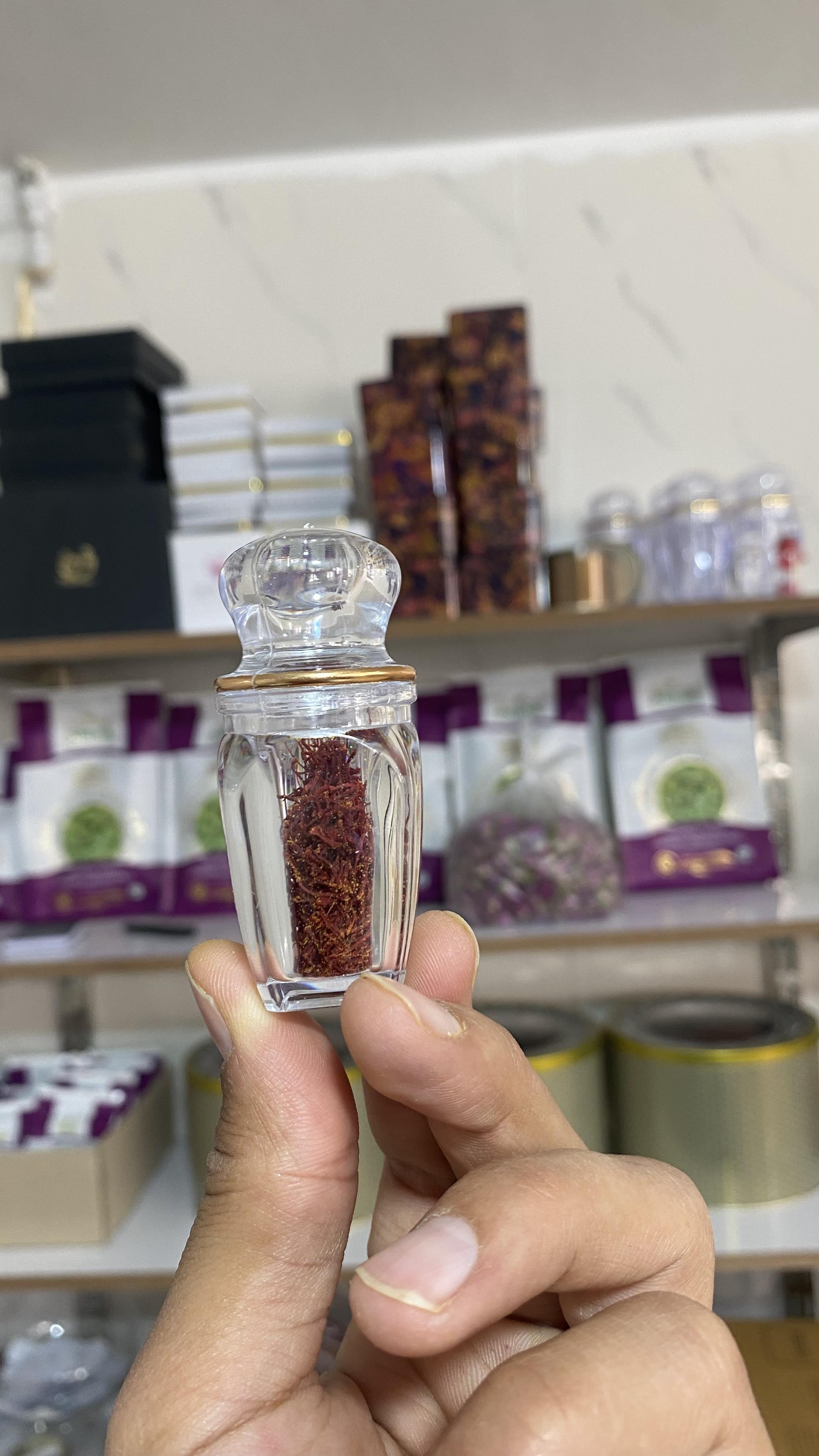  بسته بندی زعفران سرگل یک گرمی درجه یک