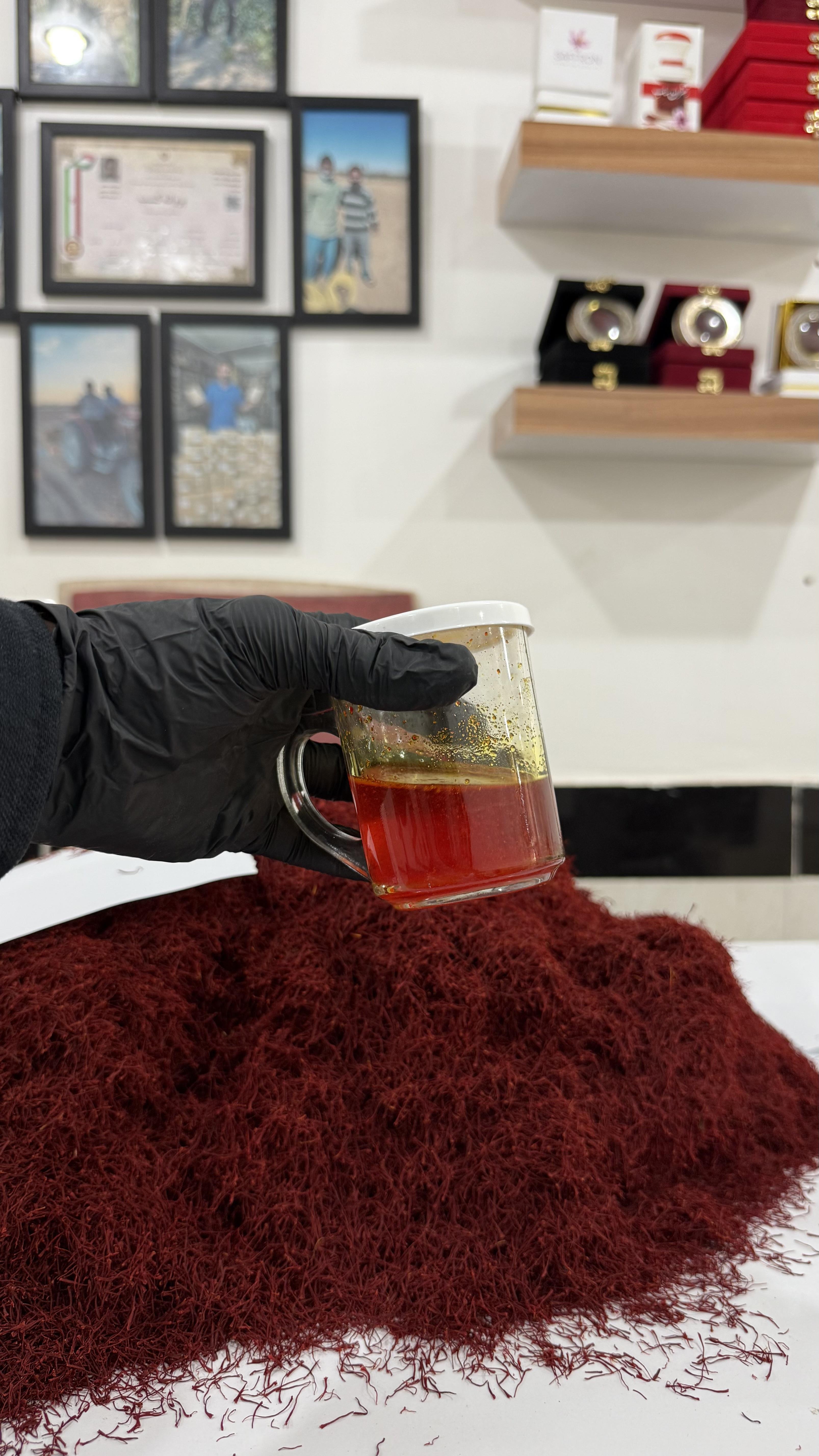 رنگدهی زعفران سرگل خط چین